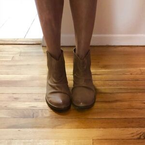 NEW TopShop ‘Ashton’ Distressed Chelsea-style Ankle Boots / Booties, size 9.5